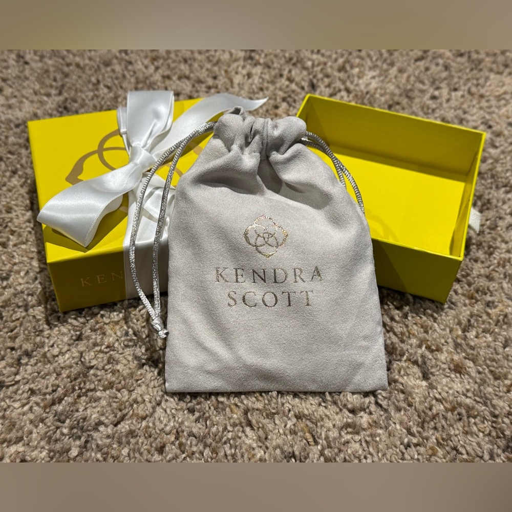 Kendra Scott | Ashton Gold Pendant Necklace in Freshwater Cultured Pearl | NWT - Picture 2 of 7